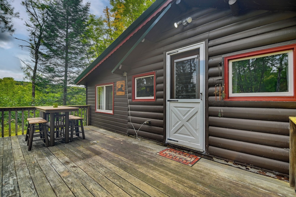 Deck + Fire Pit: Nature Lover's Retreat in Maine!