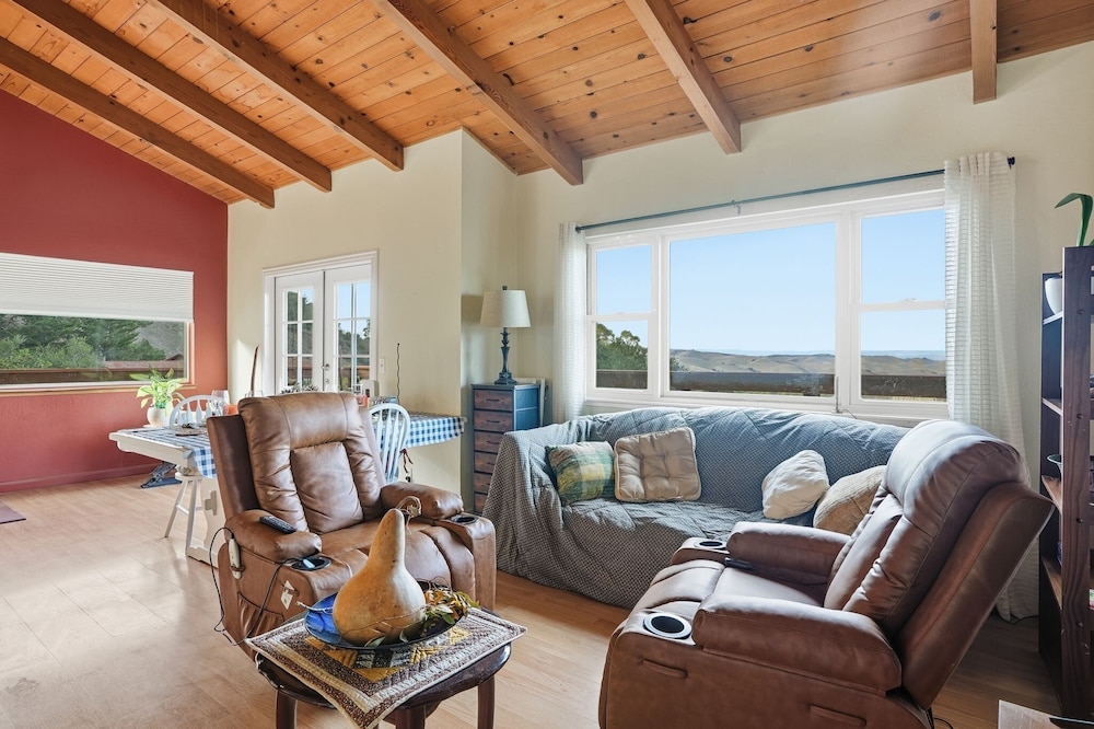 Peaceful Retreat With Panoramic Views 3 Bedroom Home