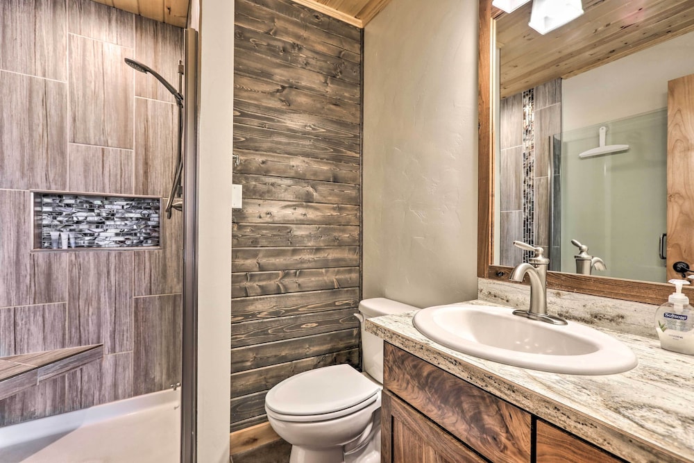 Modern Main Street Apt - Near Outdoor Recreation!