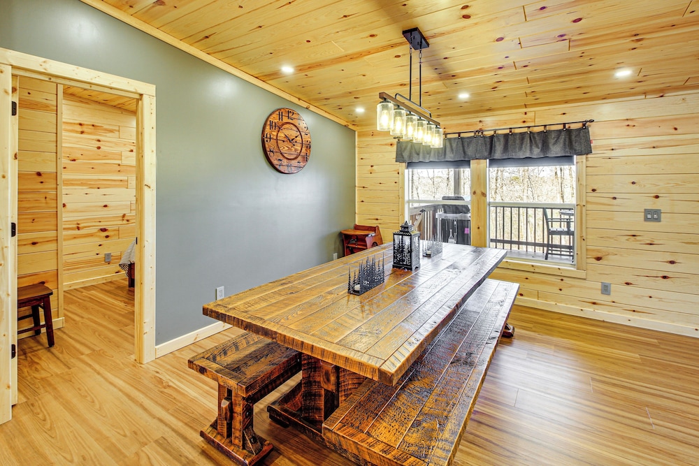 11 Mi to Marina on Lake Hamilton: Cabin Getaway
