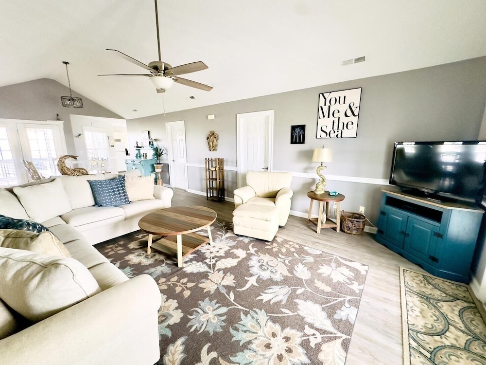 Casa De Verde 4 Bedroom Home by RedAwning view 3