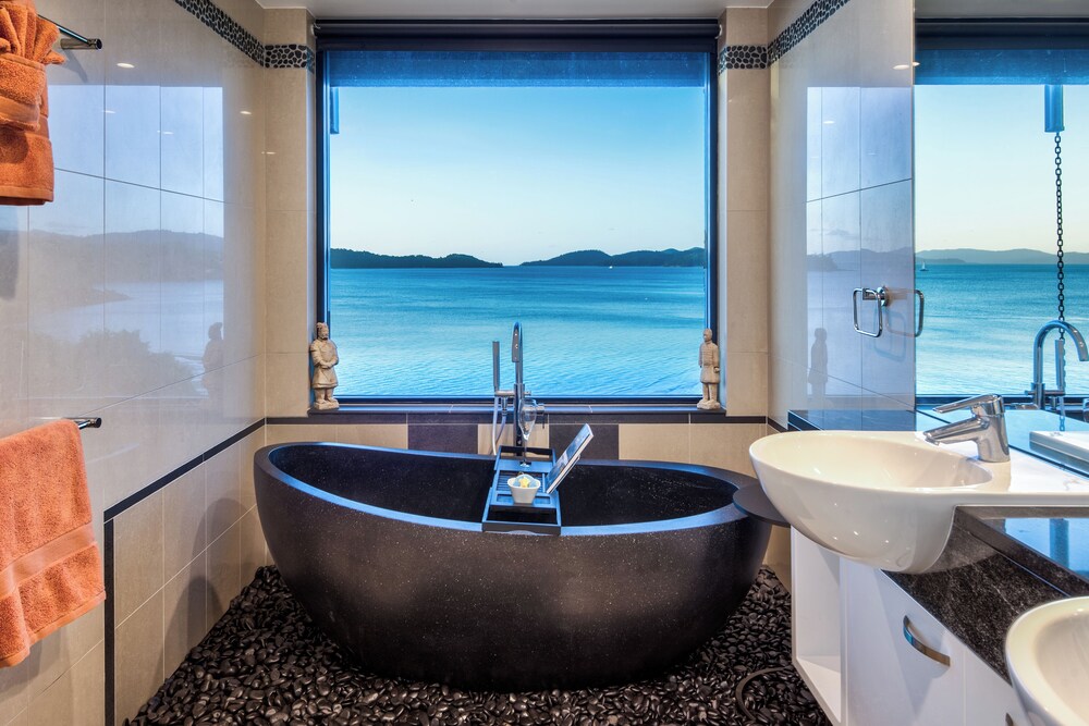 Edge 18 Waterfront Luxury