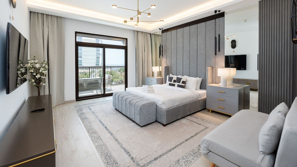 Modern 4BR w Full Burj Al Arab View Pvt Rooftop