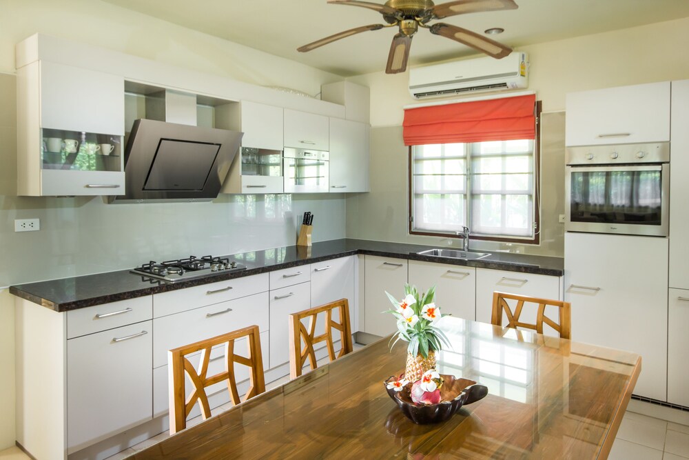Idyllic Samui Beach Villa Resort