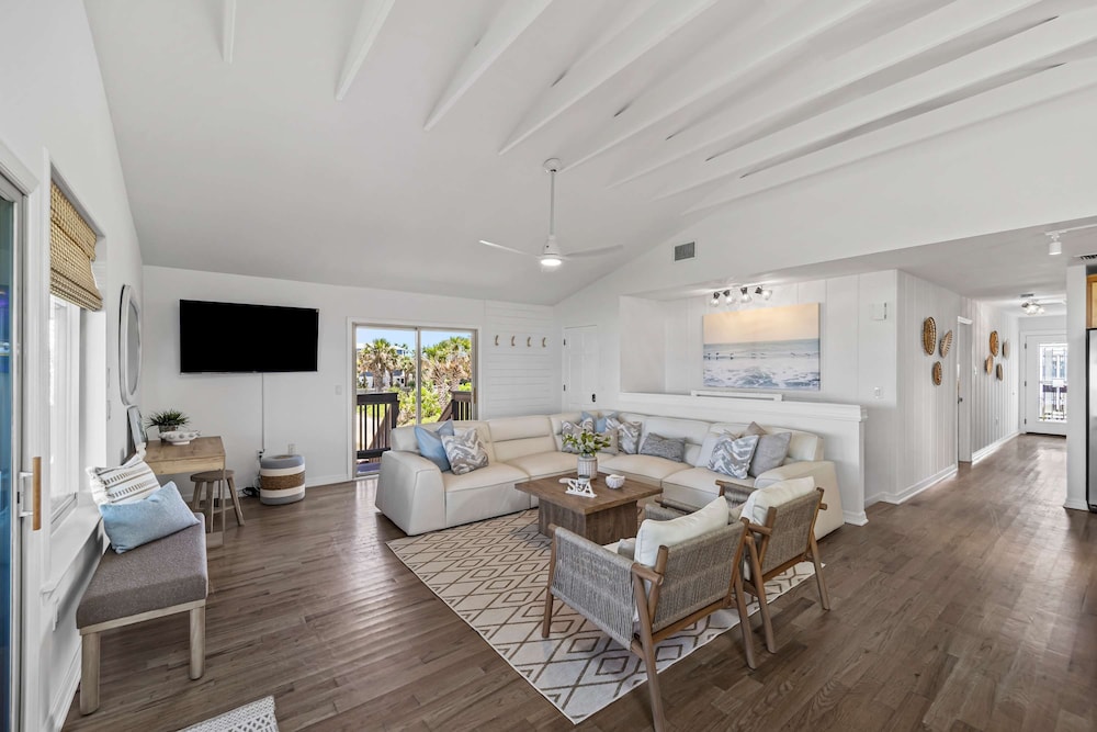 Oceanfront Steps to Sand Deck Pets Welcome