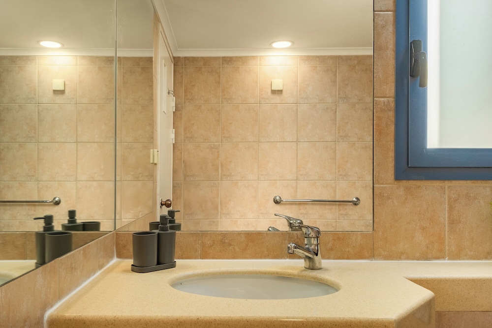 Royal Park Apt Resort by Sea N Rent