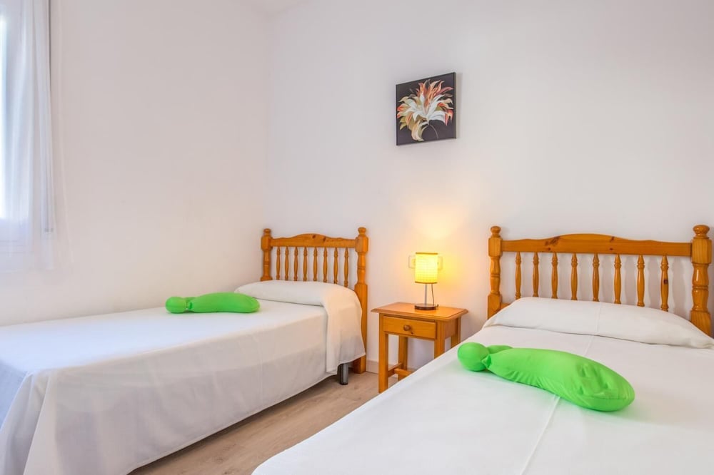 Blanch in Llafranc With 5 Bedrooms and 2 Bathrooms
