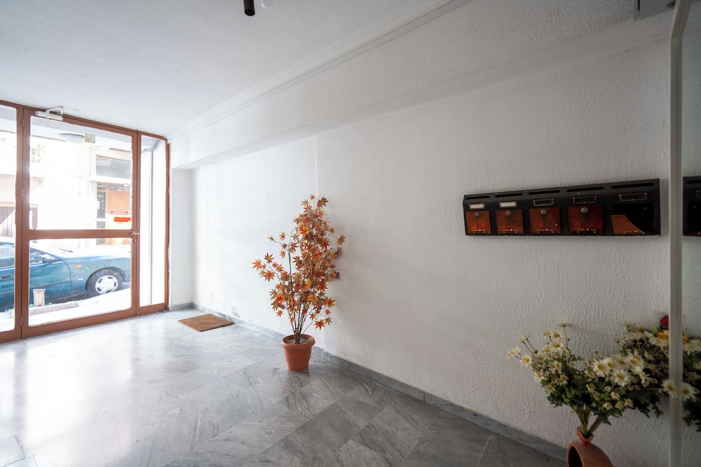 Classic Apartment in Piraeus, walk to Zeas Marina