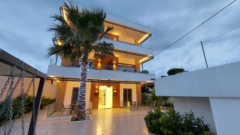 Finikas Suites & Apartments by Airstay
