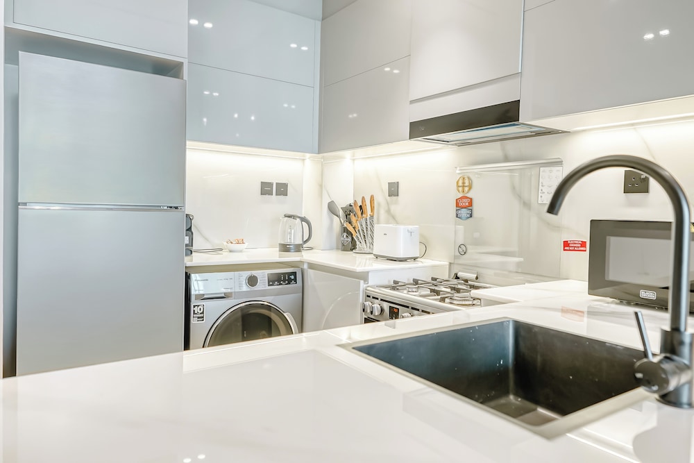 PVH - Exquisite 1BR - Binghatti Canal