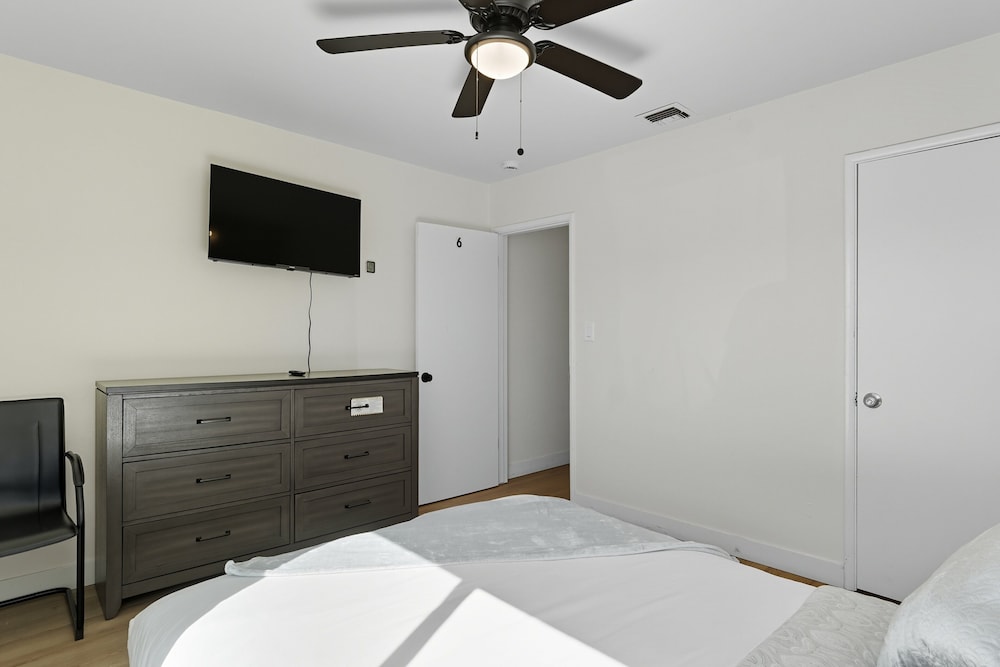 Relaxing Paradise Hills Retreat 4 Bedroom Home