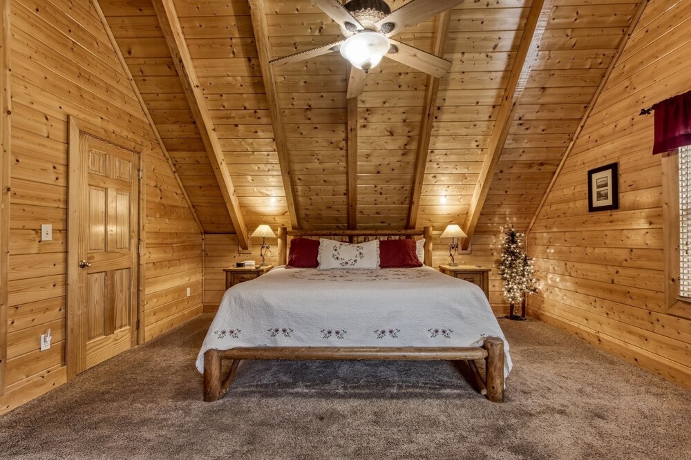 Ern819 - Mountain Majesty - Great Location! Close To All The Action! 5 Bedroom Cabin by RedAwning view 3