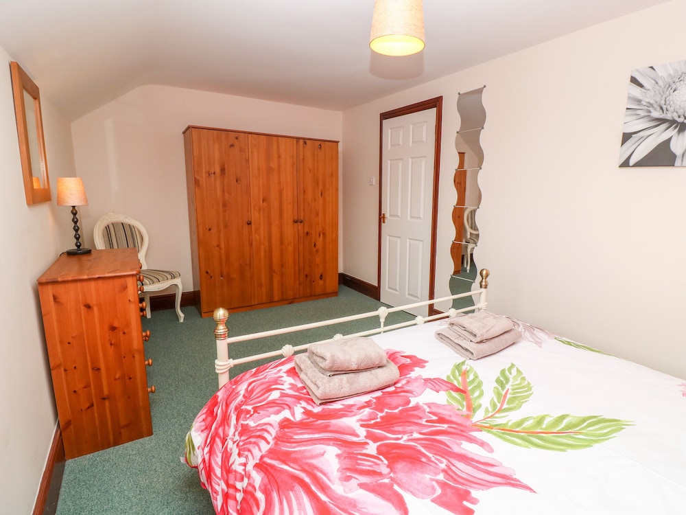 Mossley Cottage view 3