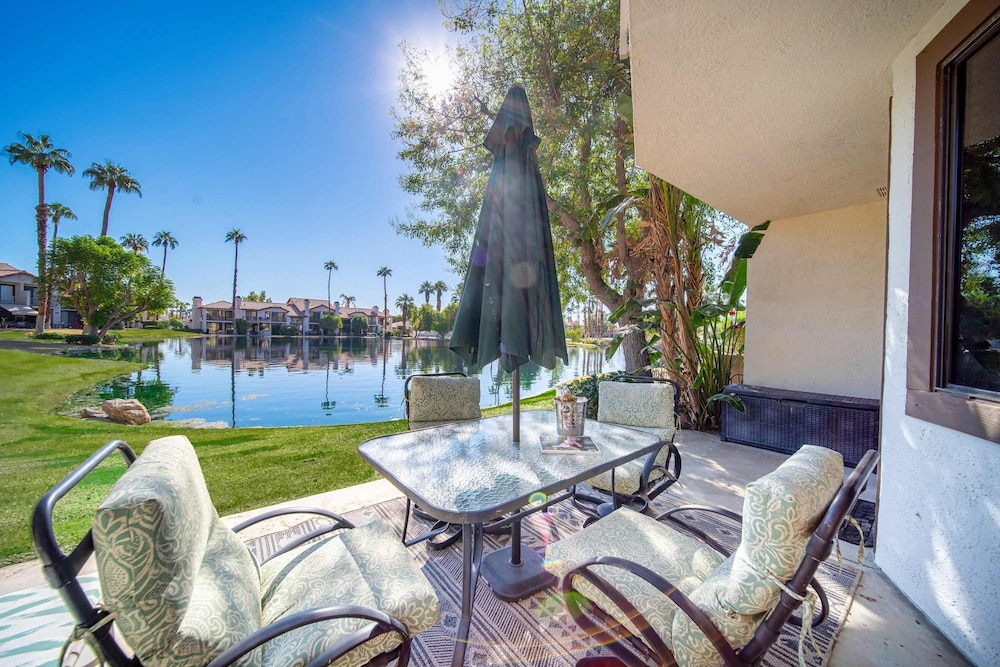 Cozy Lakeside Retreat in PGA West Bbq Scenic Views