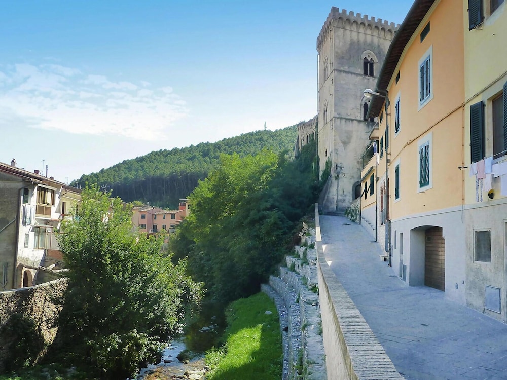 Estate in Monte Serra With Panoramic Views