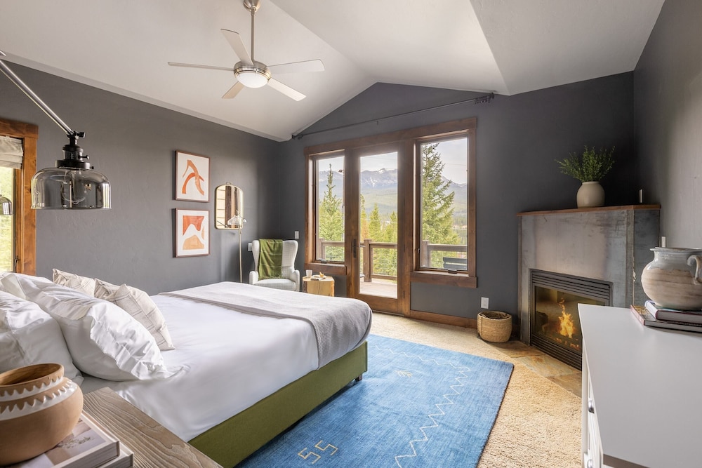Dillon by Avantstay Private Mountain Home w/ Hot Tub w/ Views & Shuffleboard! view 5