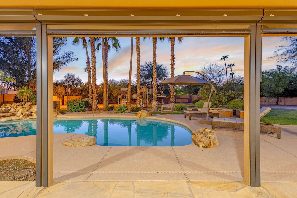 Scottsdale Clubhouse With Pool and Basketball