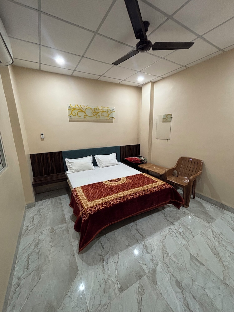 SHRI KRISHNA HOTEL