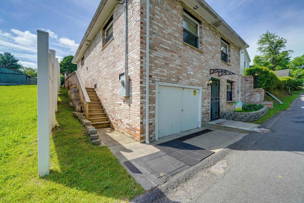 4 Mi to Off-road Park: Beckley Area Townhome