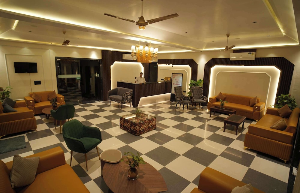 Lobby & Reception
