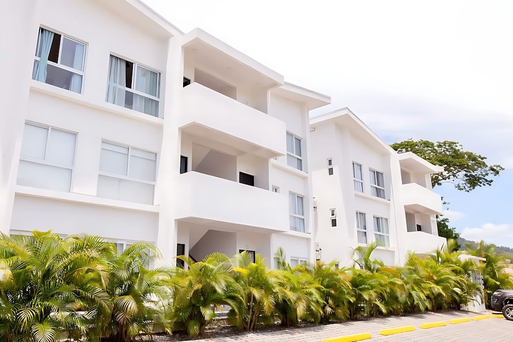 Upstay - Modern Jaco Beach Apartment With Pool