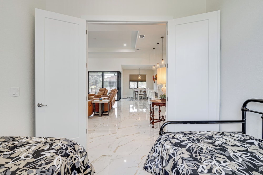 7 Mi to Dtwn Cape Coral: Home w/ Pool & Spa!