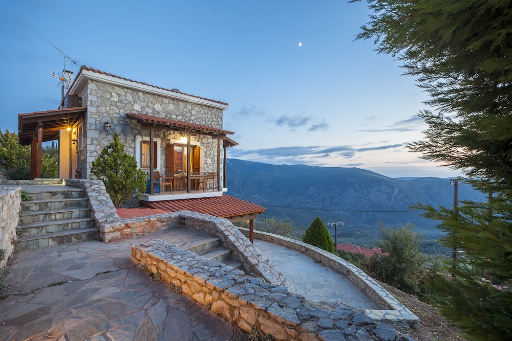 Rock Dandy Deluxe Chalet | Fireplace & Sauna
