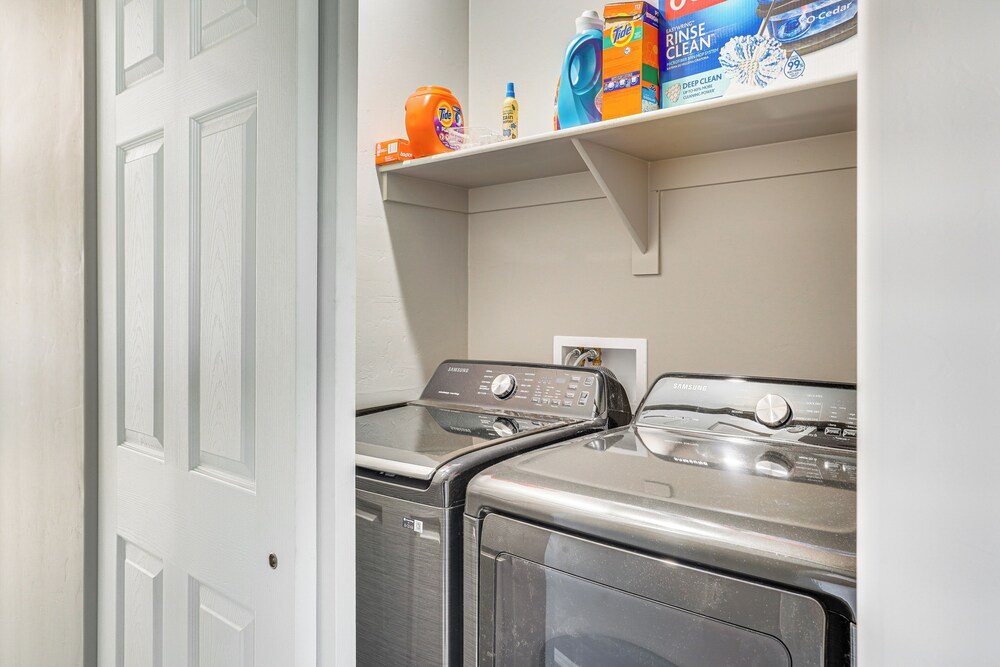 3 Mi to Tucson Mall: Home w/ Large Outdoor Space!