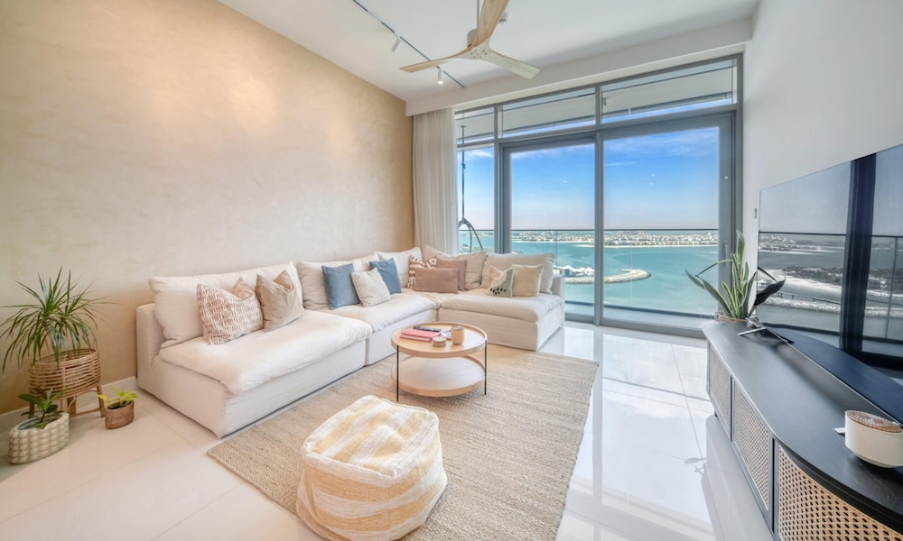 Luxury Sea View Living on Emaar Beachfront