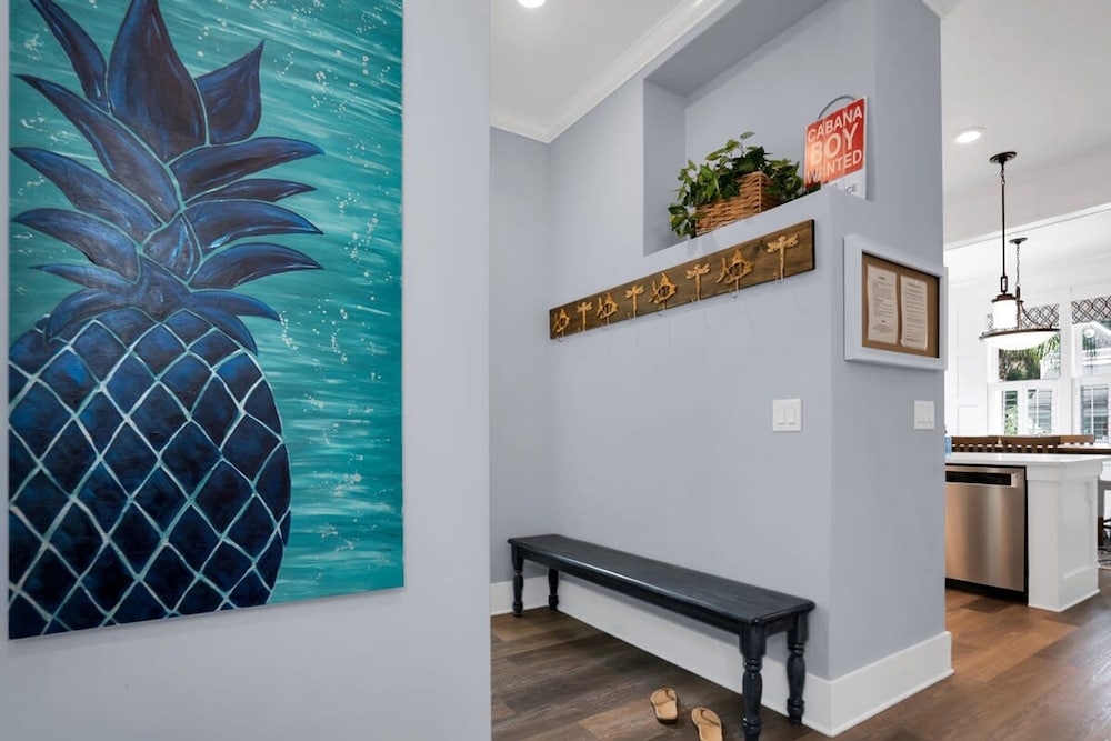 Downtown St Augustine Steps to Ice Plant Upscale