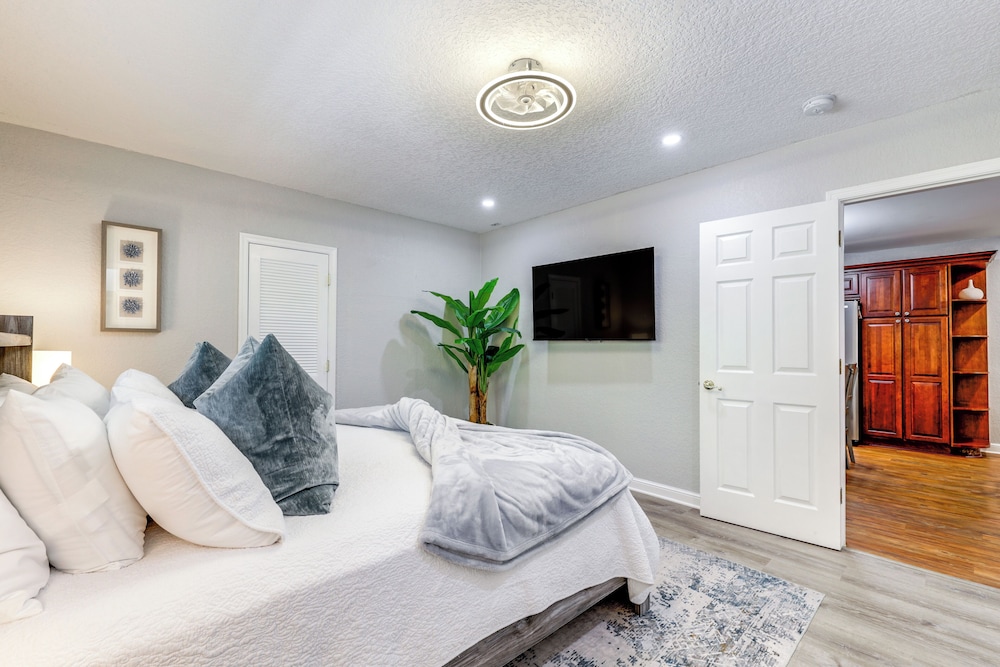3 Mi to Shore: Couples Getaway in Lighthouse Point