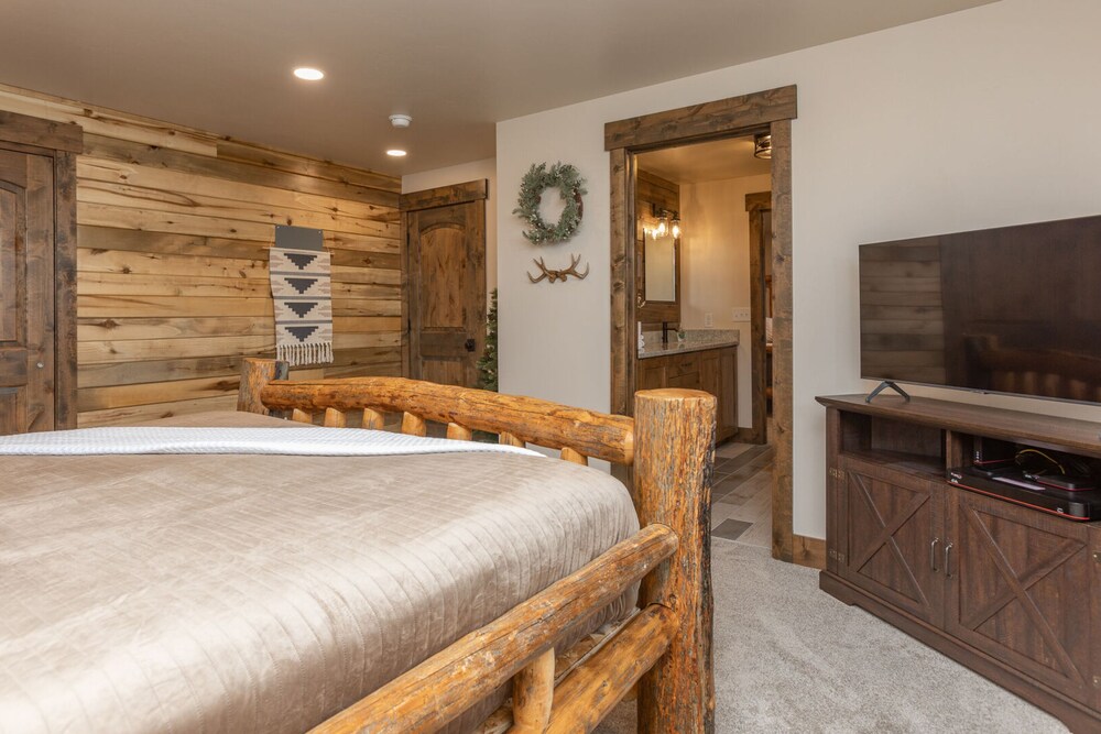 Mountain Hawk view 5