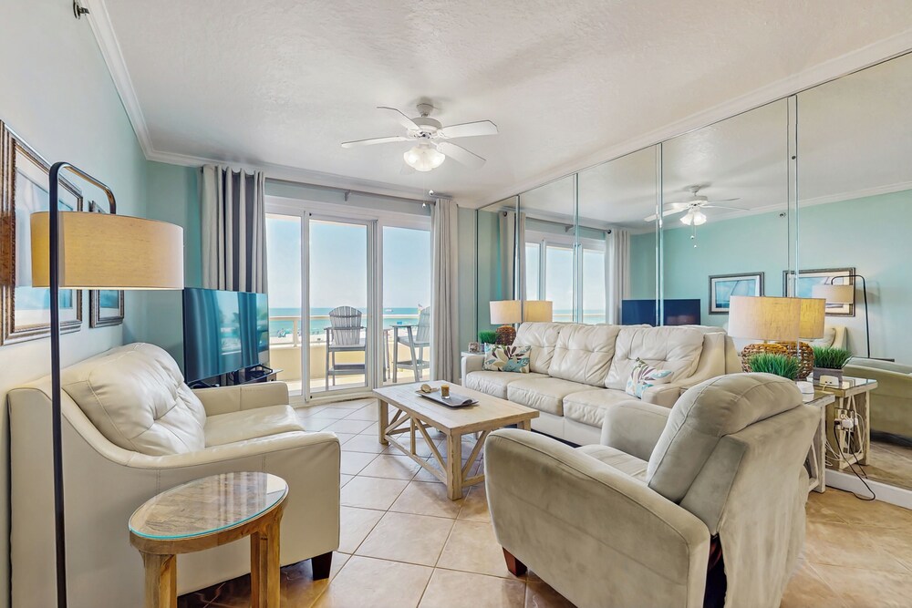 4BR Condo w/ Gulf Views & Amenities