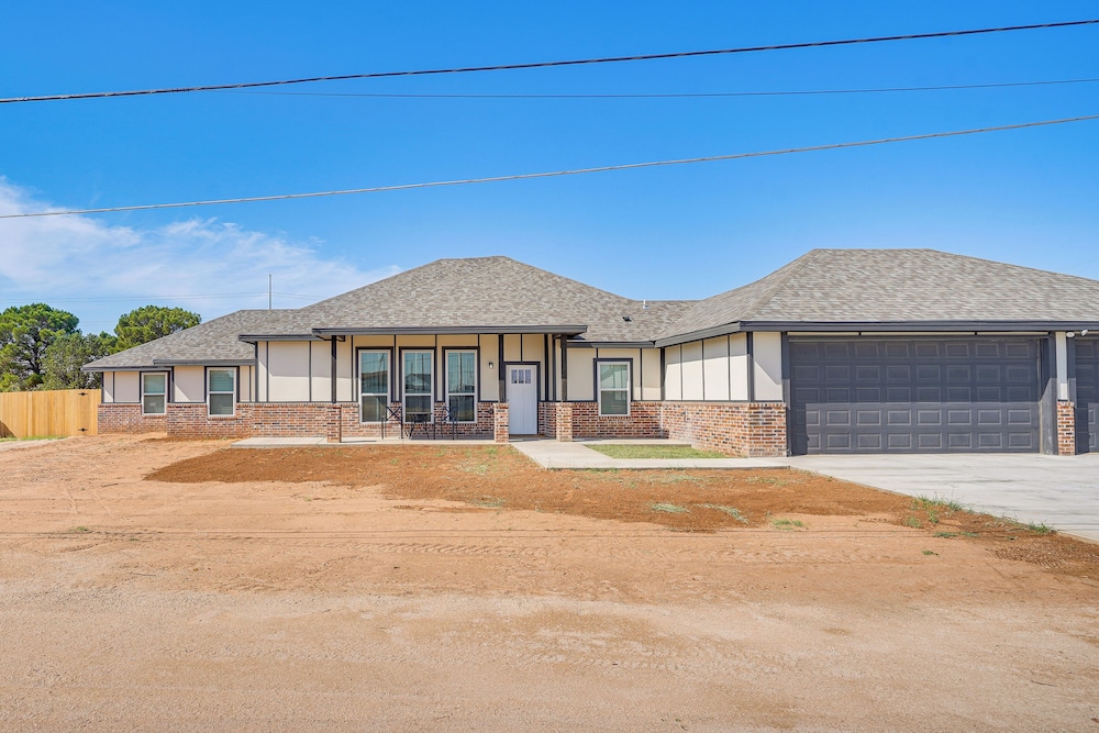 Golf, Shop & Explore: Home 5 Mi to Dtwn Midland!