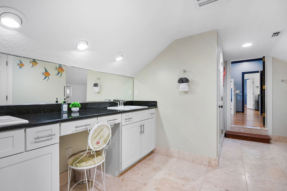 Waterfront Home w Patio Heated Pool Dock Beach