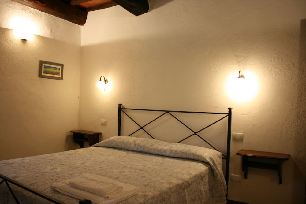 Cortona Vacations - Stunning private villa with private pool, WIFI, TV, pets allowed and parking, close to Cortona - Property Image 13