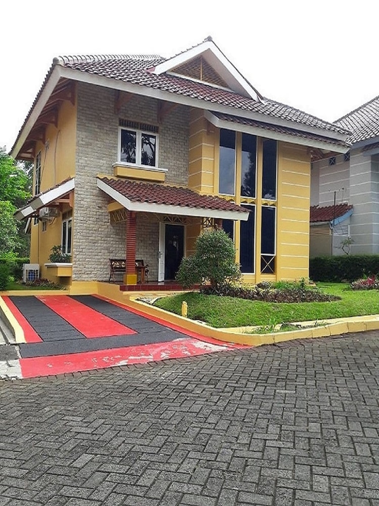 Villa Kota Bunga Peony
