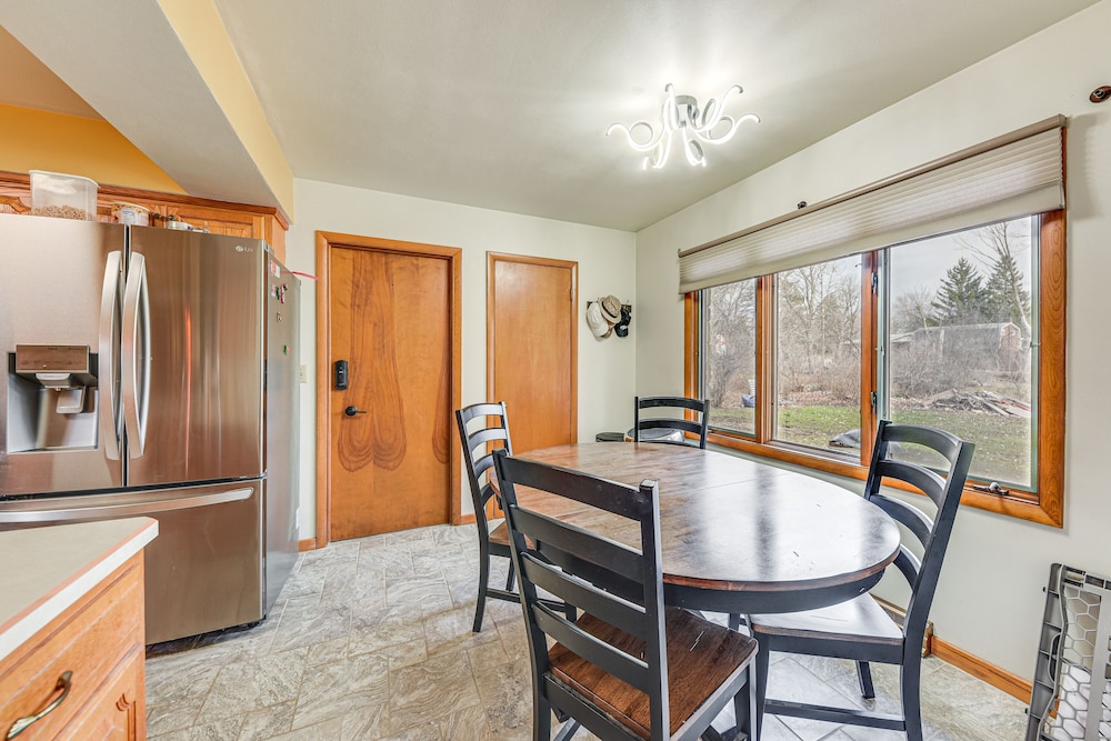 Convenient Racine Home: 4 Mi to Lake Michigan! - Property Image 10