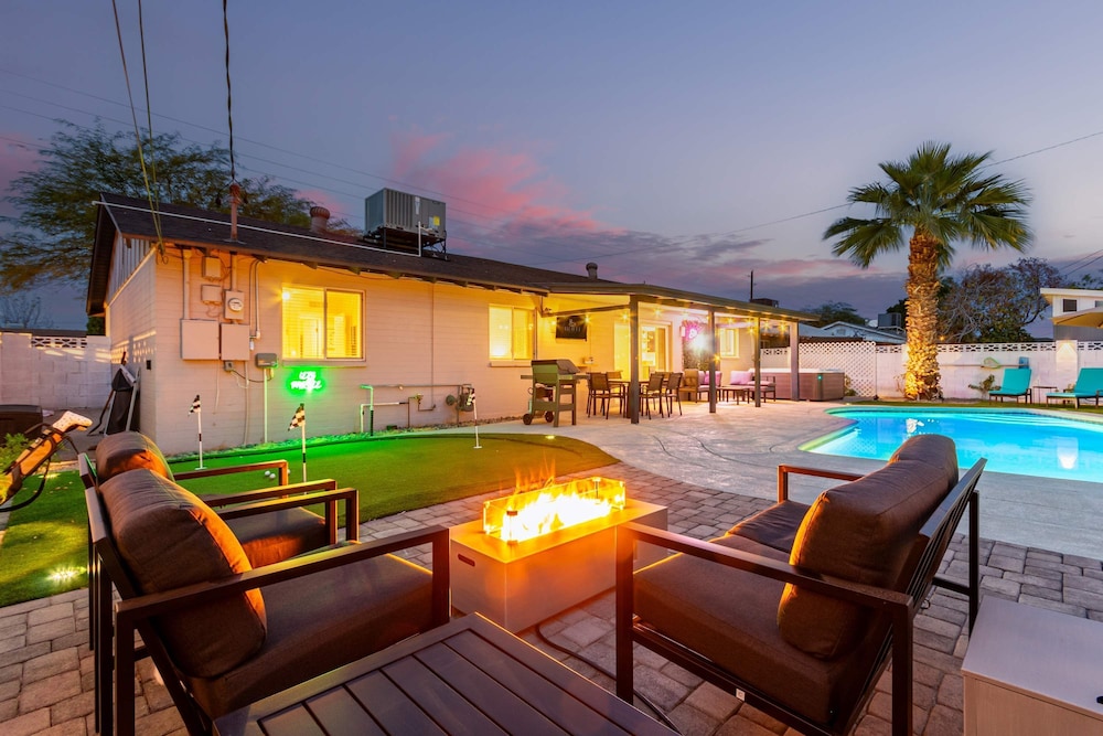 NEW The Mesquite Retreat on Oak Entertainers Oasis