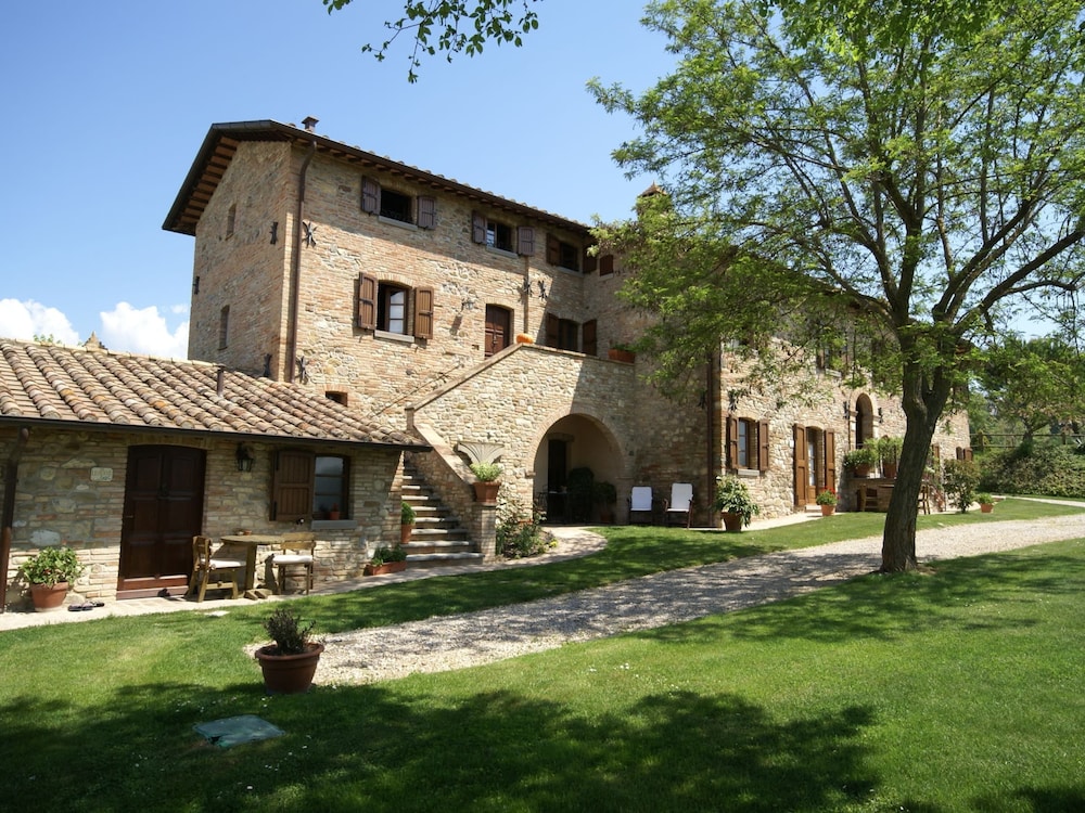 Holiday Home in Montone With Pool & Terrace en Montone