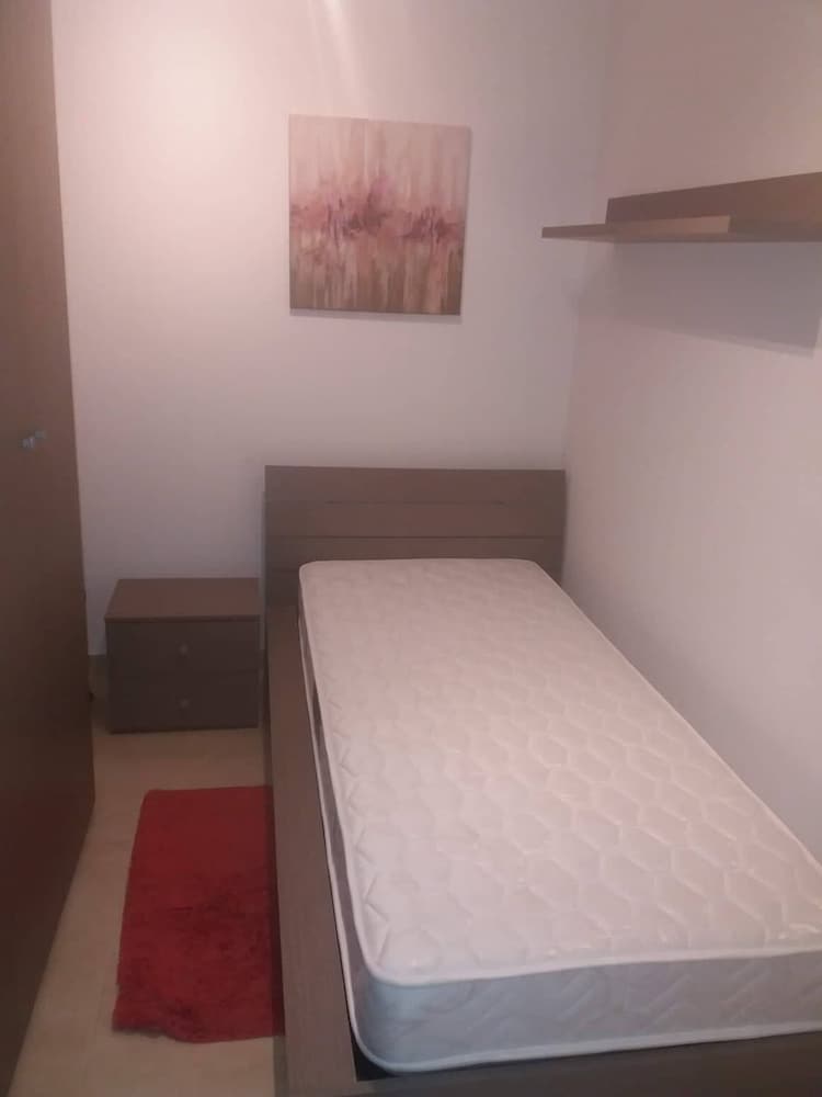 Charming 2-bed Apartment in san Gwann photo 2