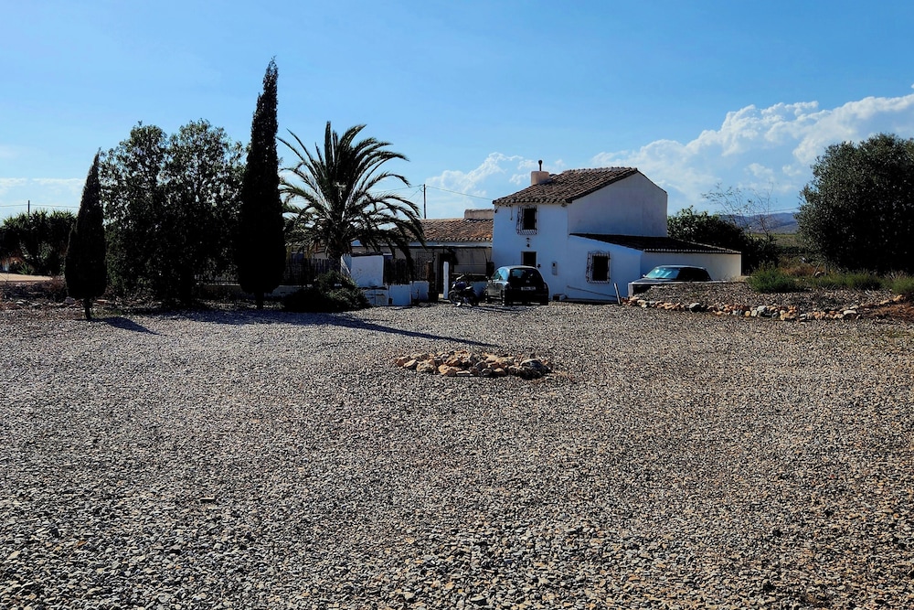 Casita-5guests-pool-patio-bbq-parking-fireplace