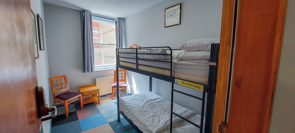 R S Hostels - leeds
