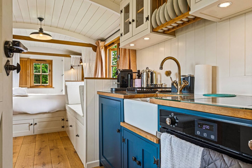 Quercus Redwood - Sleeps 4 - From 375 Per Night
