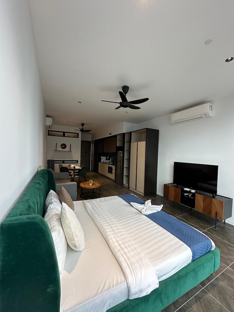 Scarletz Suites KLCC by Azure Heaven