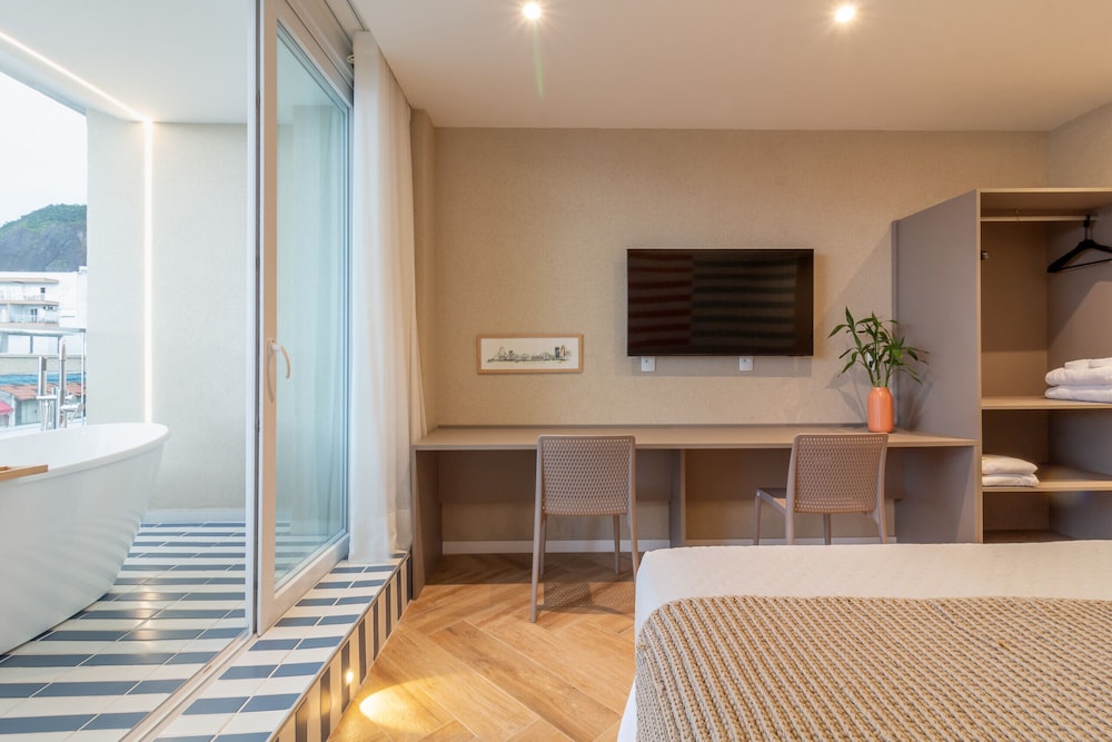 Sea View and Balcony With Bathtub Q12