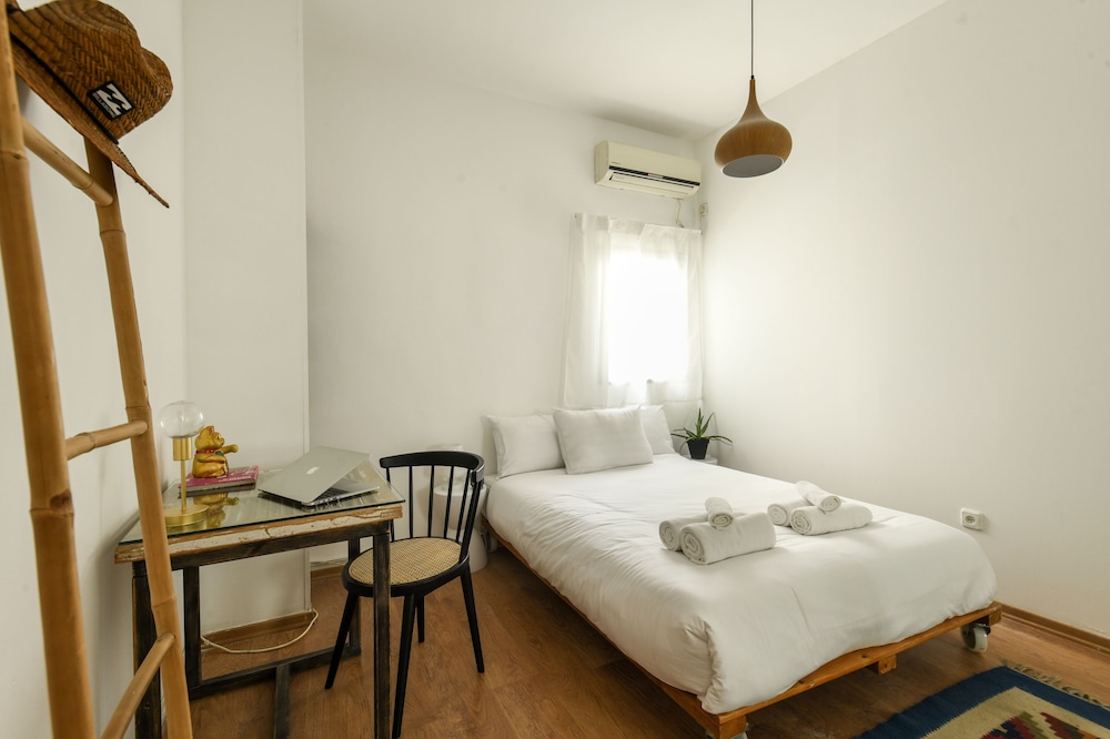 Stylish 2-Bedroom Green Oasis view 5
