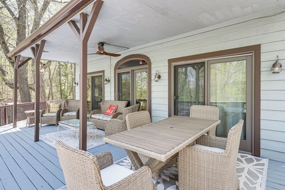Charming Cottage: Steps to Lake Wandawega!