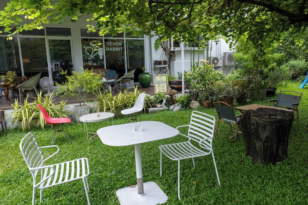 Seven Rabbit House
