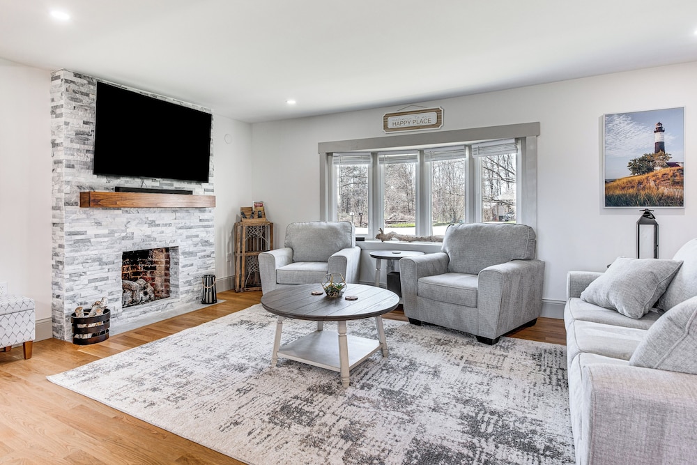 Beautiful Eliot Retreat w/ Fire Pit Game Room! - Property Image 31